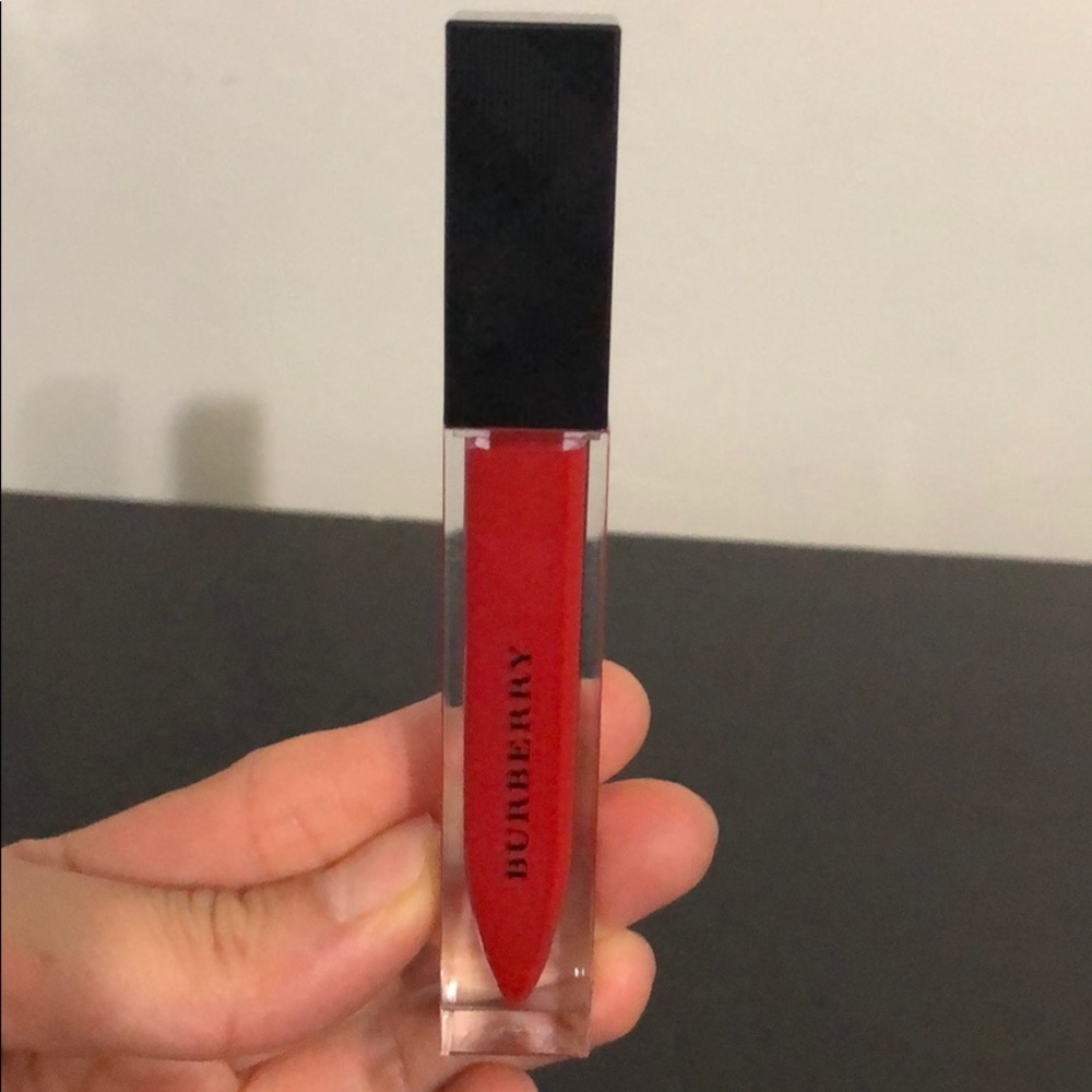 Burberry Kisses Lip Laquer - Military Red No. 41